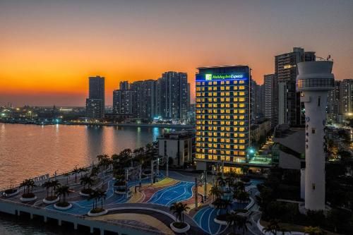Holiday Inn Express Zhanjiang Coast by IHG 2
