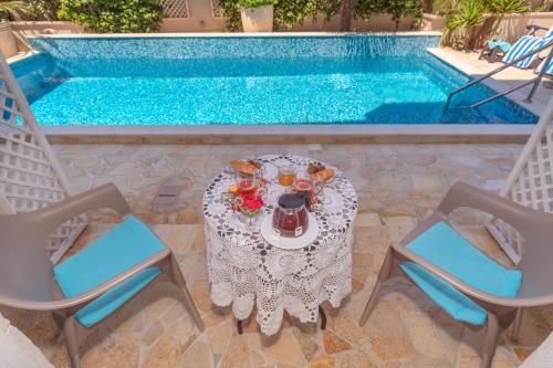 Apartments Fortunella 4 estrelas em Petrovac na Moru