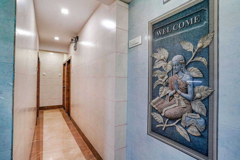 FabHotel White Gold 2