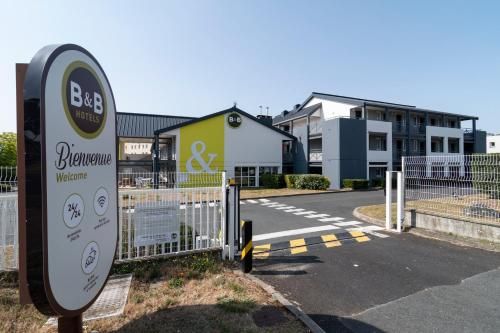 B&B HOTEL CHATEAUROUX Aéroport 3