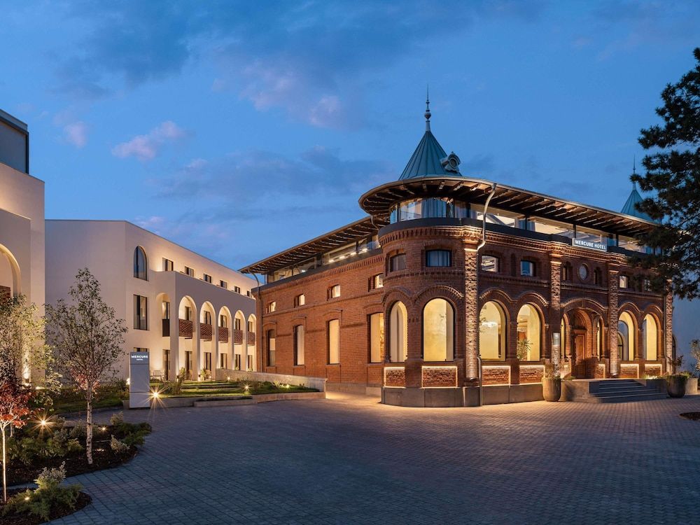 Mercure Conacul Cozieni 1