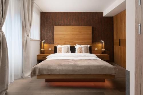 Hotel Vier Jahreszeiten an der Therme & Kliniken Bad Krozingen Nähe Freiburg & Schwarzwald Ideal für Wellness Kur & Business Ausflüge 24h Check In- WLAN & Parken gratis 2