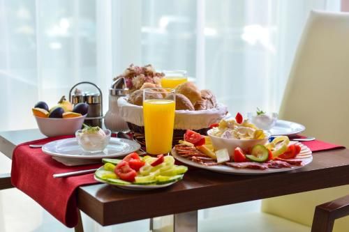 Royal Club Hotel 3