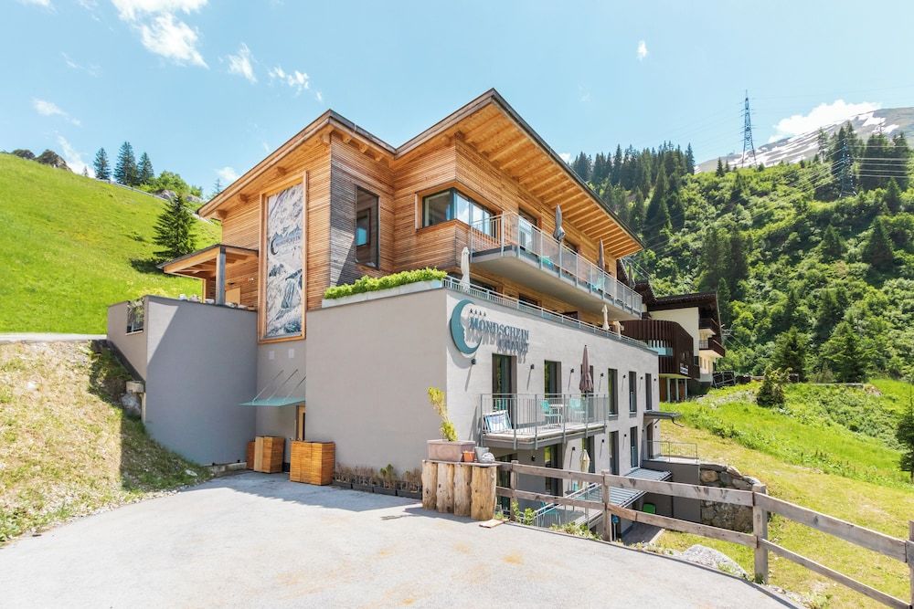 Mondschein Hotel and Chalet 4 estrelas em Klösterle am Arlberg