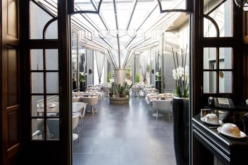 La Reine Hôtel & Restaurant 1