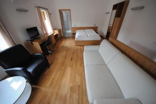 Gizella Hotel and Restaurant 2