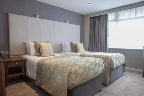 Four Seasons Hotel & Leisure Club 3