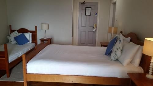 The Waterfront Hotel 3