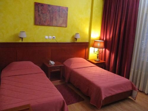 Hotel Delta 2 estrelas em Lamía