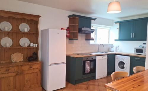 Dingle Harbour Cottages 3 Bed - Sleeps 6 Type A by Trident Holiday Homes 3