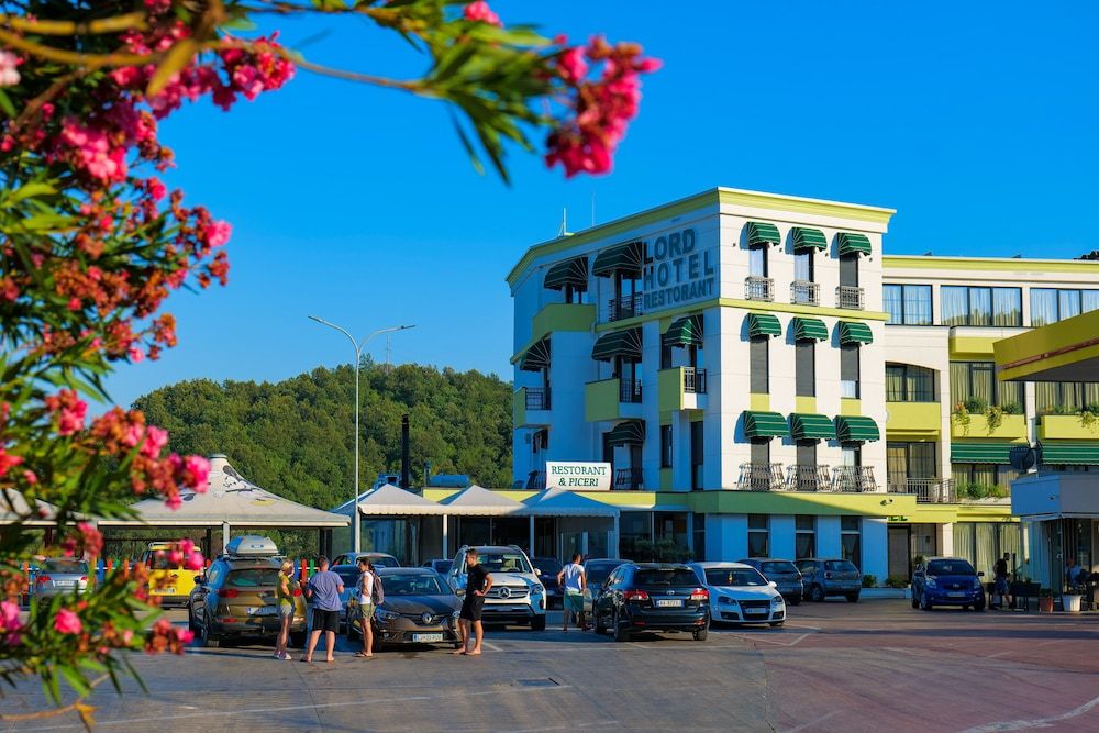 Lord Hotel & Restaurant at AutoStation 4 estrellas en Tirana