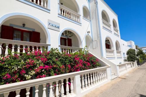 Finikas Santorini 3 estrellas en Kamari