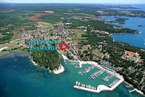 Anamarija Apartments near the beach and the fantastic Adria Sea with over 10 small islands close by 3 estrelas em Funtana