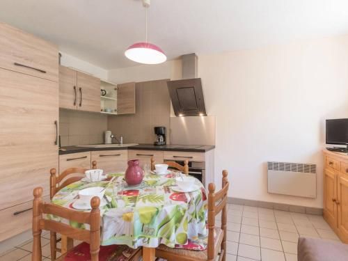 Studio cosy avec balcon proche télécabine et centre ville, parking, animaux admis - FR-1-330C-49 2