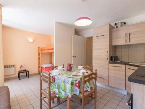 Studio cosy avec balcon proche télécabine et centre ville, parking, animaux admis - FR-1-330C-49 3