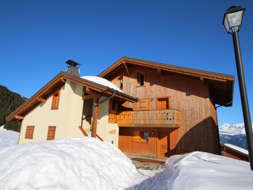 Appartement 4 pièces mezzanine avec balcon, équipements complets, animaux admis, parking couvert. - FR-1-293-64 2