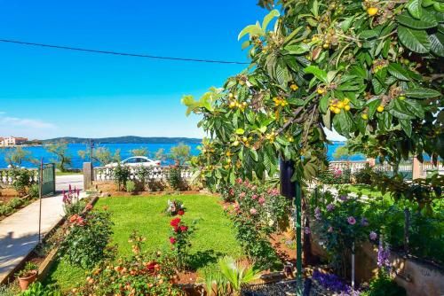 Holiday House Anica 2