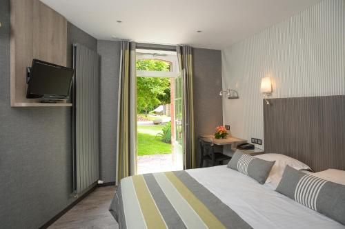 Logis Hotel Restaurant Auberge De La Sélune 2