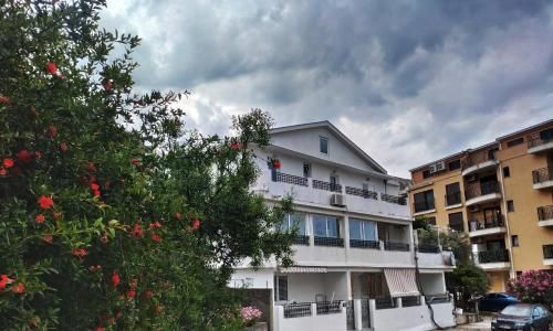 Apartments Gvozdenović 3 estrelas em Petrovac na Moru