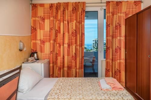 Apartments Pod Lozom with Seaview 3 estrelas em Petrovac na Moru