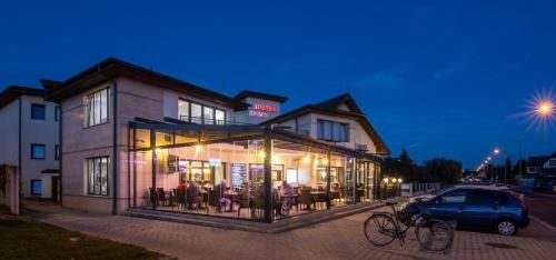 Simbad Hotel & Bar Superior 3 estrelas em Mosonmagyaróvár