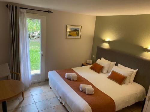 Logis La Bastide De Grignan Hotel & Restaurant "La Chênaie" 2