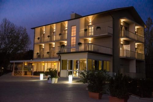 Infinity 2 estrellas en Cervia