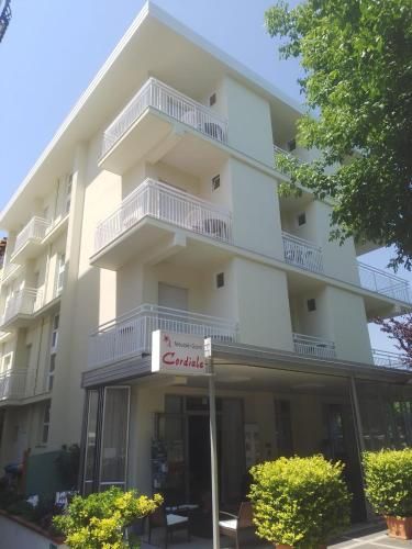 B&B - Meuble' - Hotel " CORDIALE " 2 estrelas em Misano Adriatico