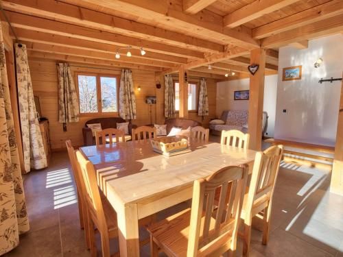 Chalet typique, 4 chambres, vue montagne, WIFI, parking - FR-1-505-66 3