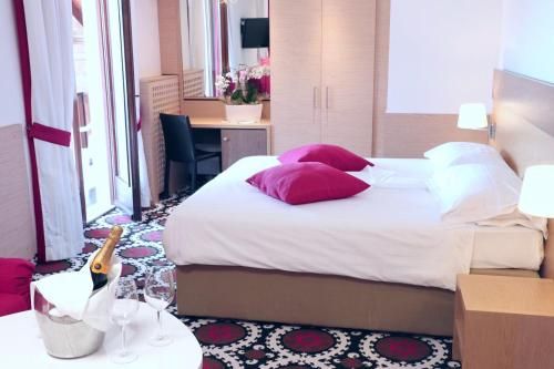 Royal Olympic Hotel 3