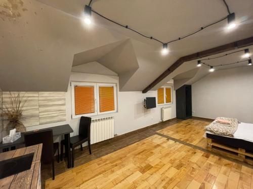 Airport Apartments 2