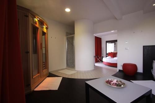 Hotel Paradise Airport 3