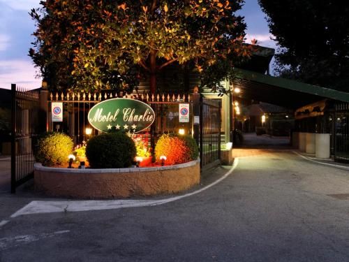 Motel Hotel Charlie 1