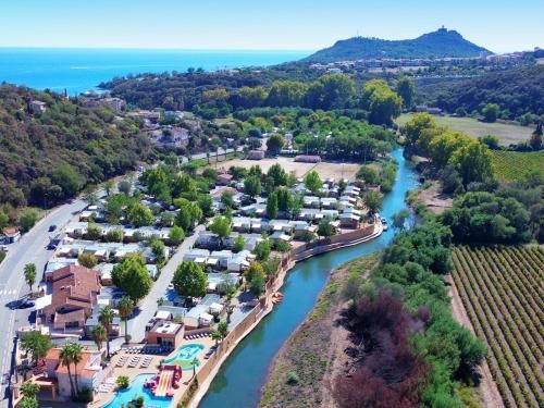 Camping Vallée du Paradis 4 estrelas em Agay