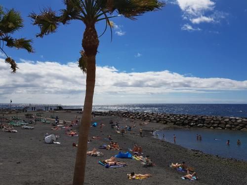 WELCOME TO DISCOVER THE MAGIC AMAZING TENERIFE !! PRIVATE BATH NICE BREAKAST WF :) 2