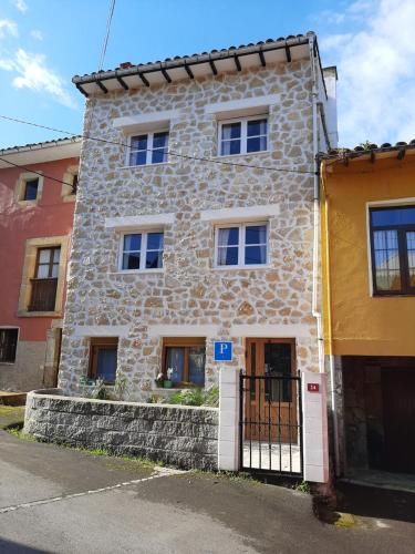 The Little Caravia 1