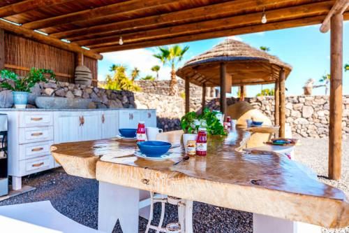 Finca De Arrieta Village - Yurts and Stone Cottages - Shared Pool - Walking distance to Arrieta Beach - Off Grid 2