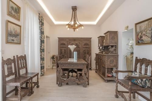 Barsanz Palace Home 3