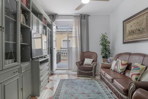 Barsanz Palace Home 2