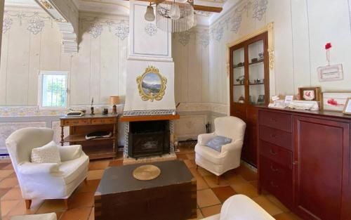 Room in Farmhouse - Renew Energy in the Orange Room 2