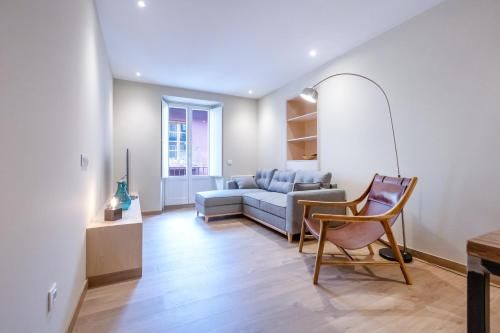 HERITAGE APARTMENTS CERDANYA al carrer Major i parking 2