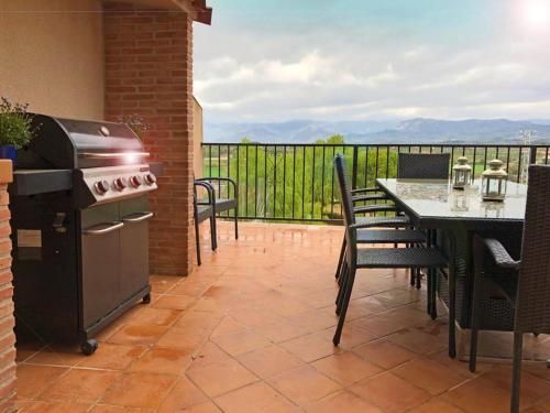 Spacious House in Cretas with Mountain View 2