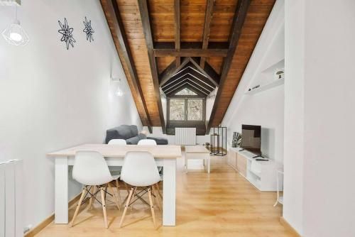 LINA Wifi garaje y diseño 3 estrelas em Escarrilla