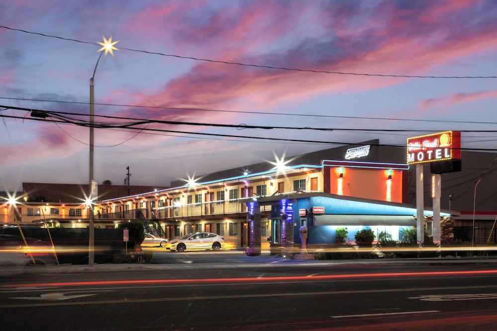 Orange Villa Park Motel 3