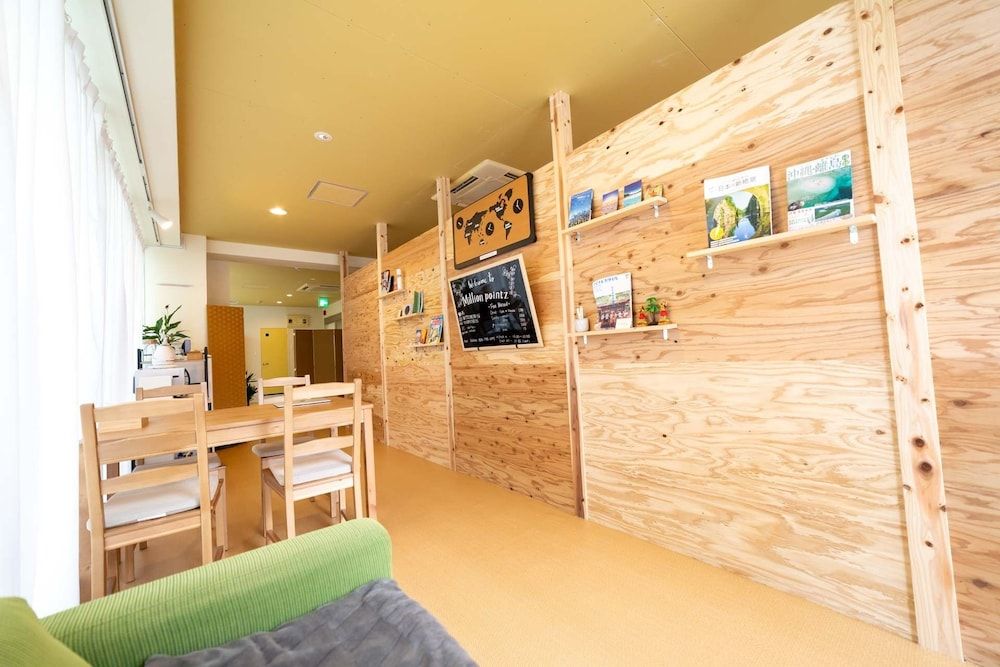 Million Pointz - Hostel 2