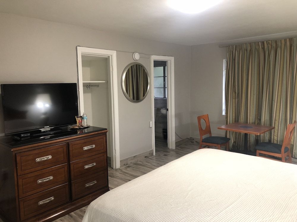 Bay Breeze Inn Bradenton Downtown 2