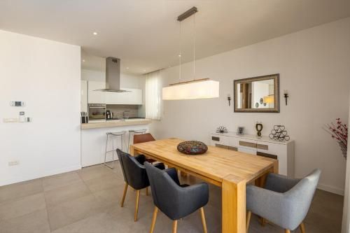 Acadia Beach Villas & Apartments Slatine 3