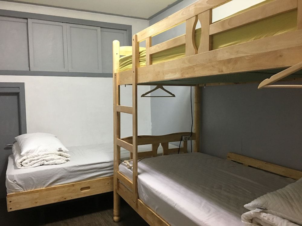 Momojein Guest House - Hostel 1