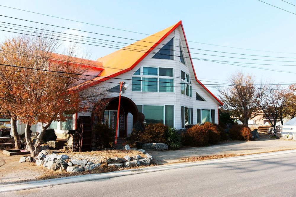 Sunrise Pension 1