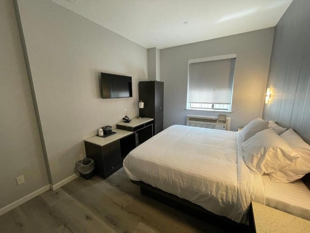 King Hotel Brooklyn Sunset Park 3